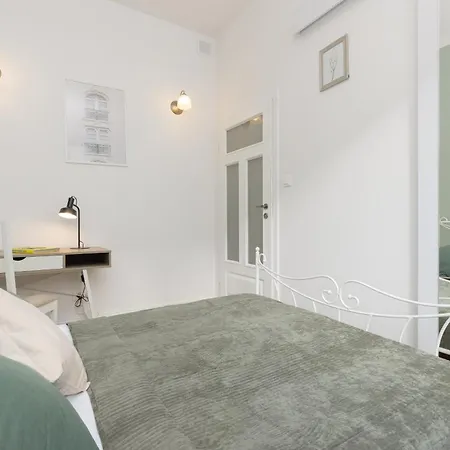 Stylowy Dla 5 Osob Bartoszewicza By Renters Lägenhet Warszawa